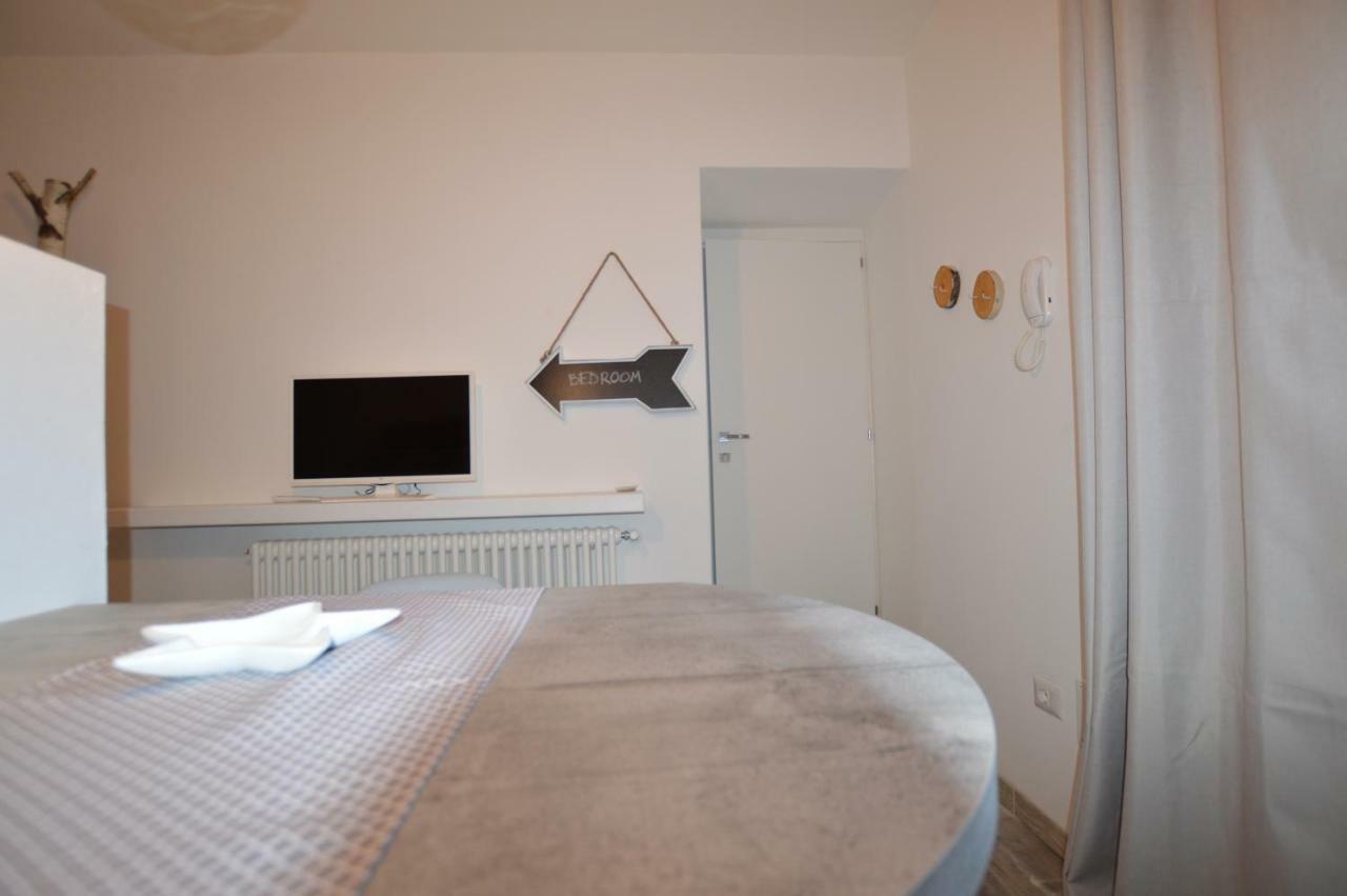 Casa Delle Corti Apartment Colico Luaran gambar