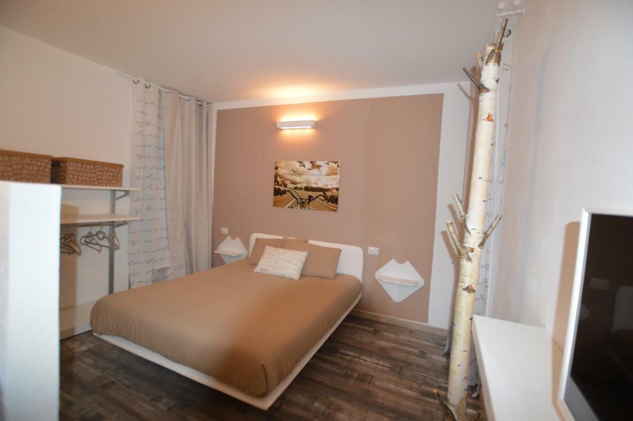 Casa Delle Corti Apartment Colico Luaran gambar