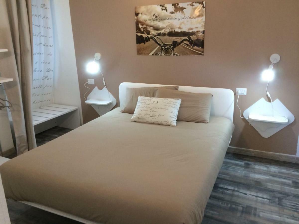 Casa Delle Corti Apartment Colico Luaran gambar